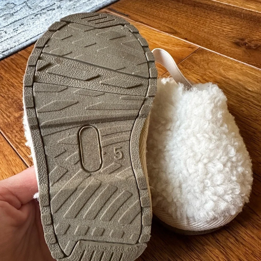 Cupcakes and Cashmere Cozy Cream Kids Clog
